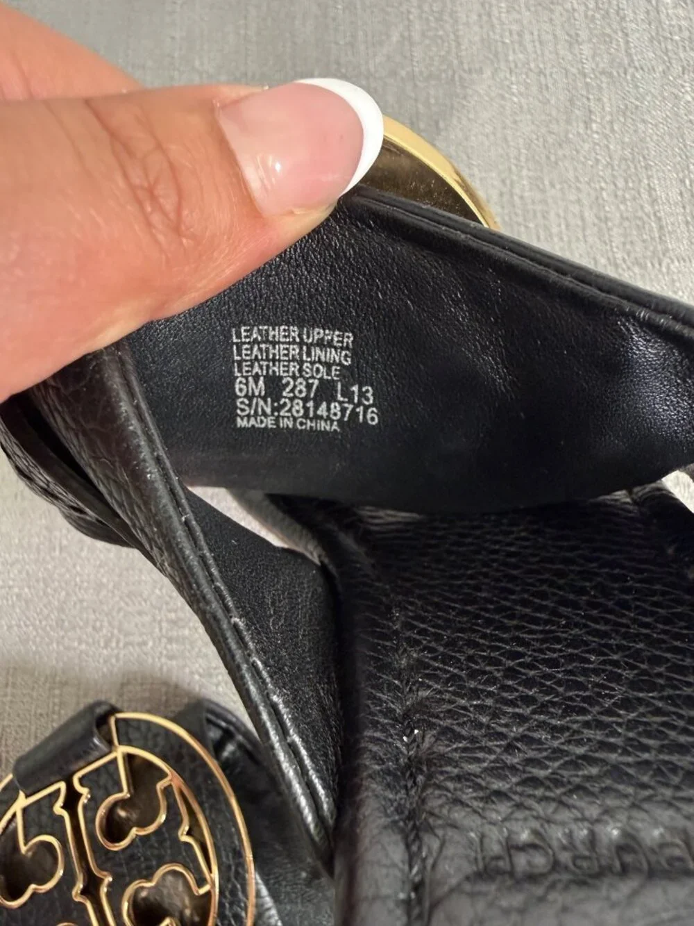 Tory Burch Miller Black Leather Thong Sandals Size 6M Gold Logo Accent